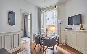 Residence Tour Eiffel By Studio Prestige